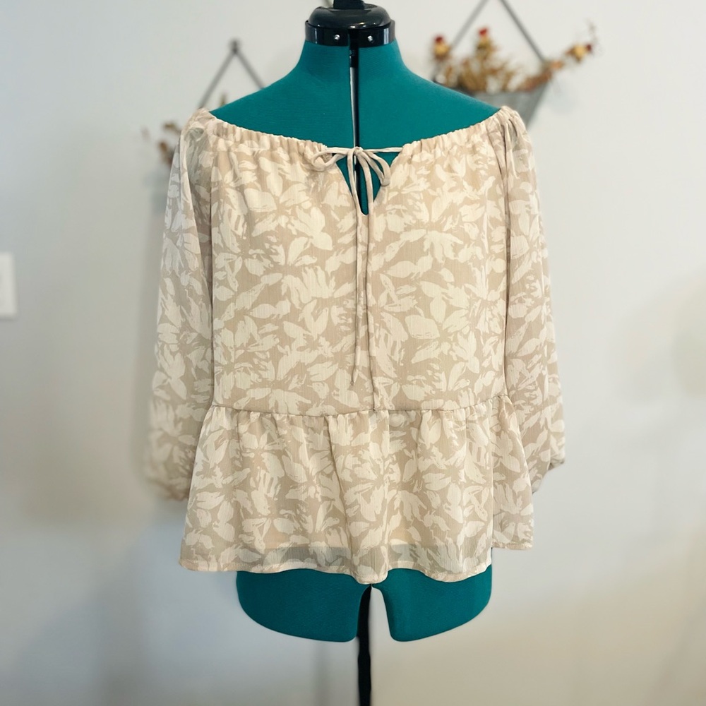 NWT Kaileigh Cream Tan Peplum Blouse with Tie Front